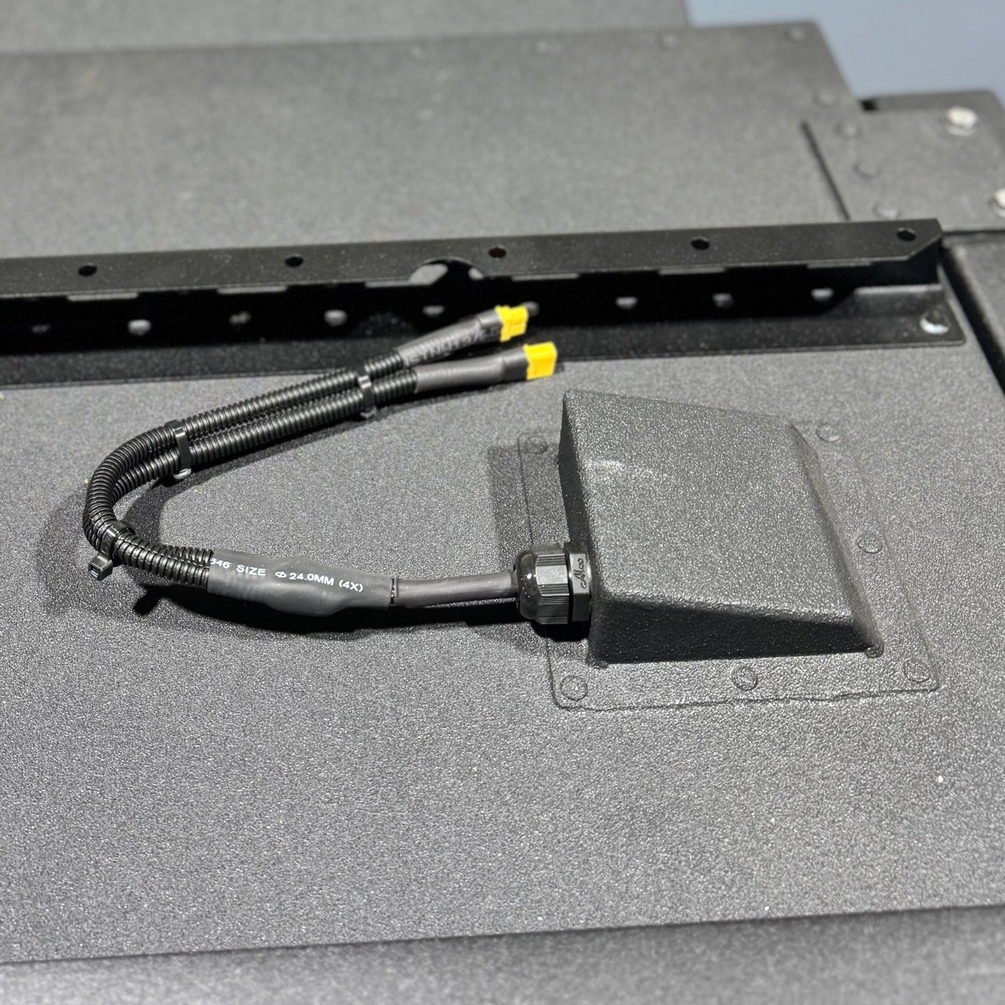 Solar / Roof Cable Entry Mount