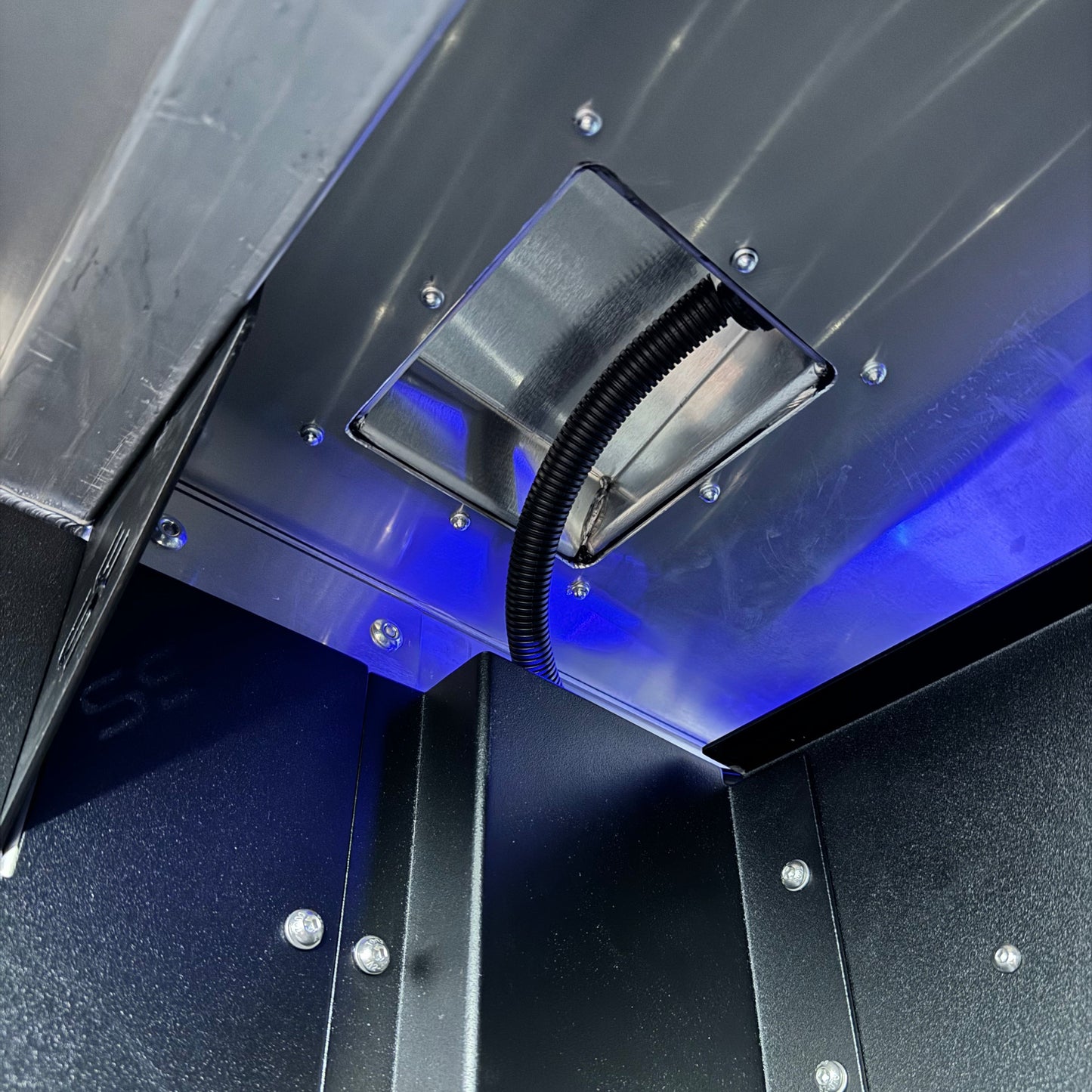 Solar / Roof Cable Entry Mount