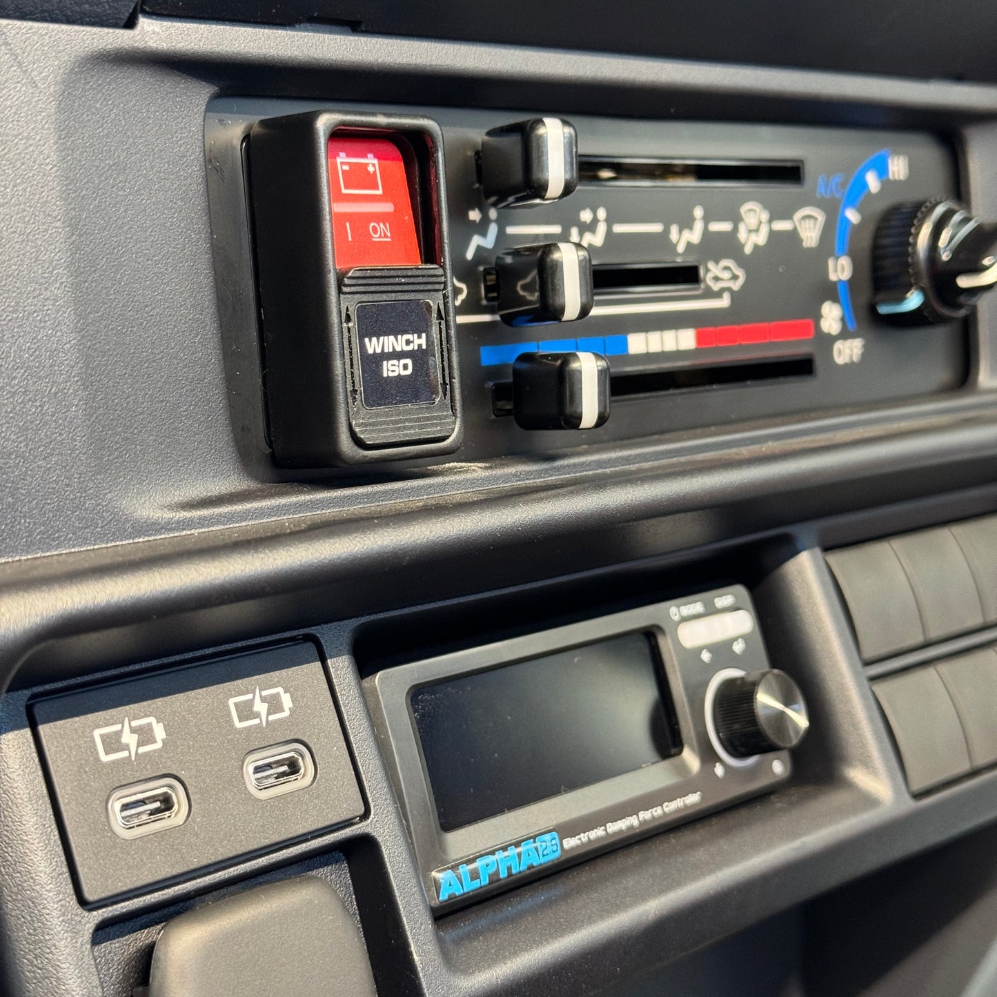 500A Remote Winch Isolator Kit - Behind Air Box