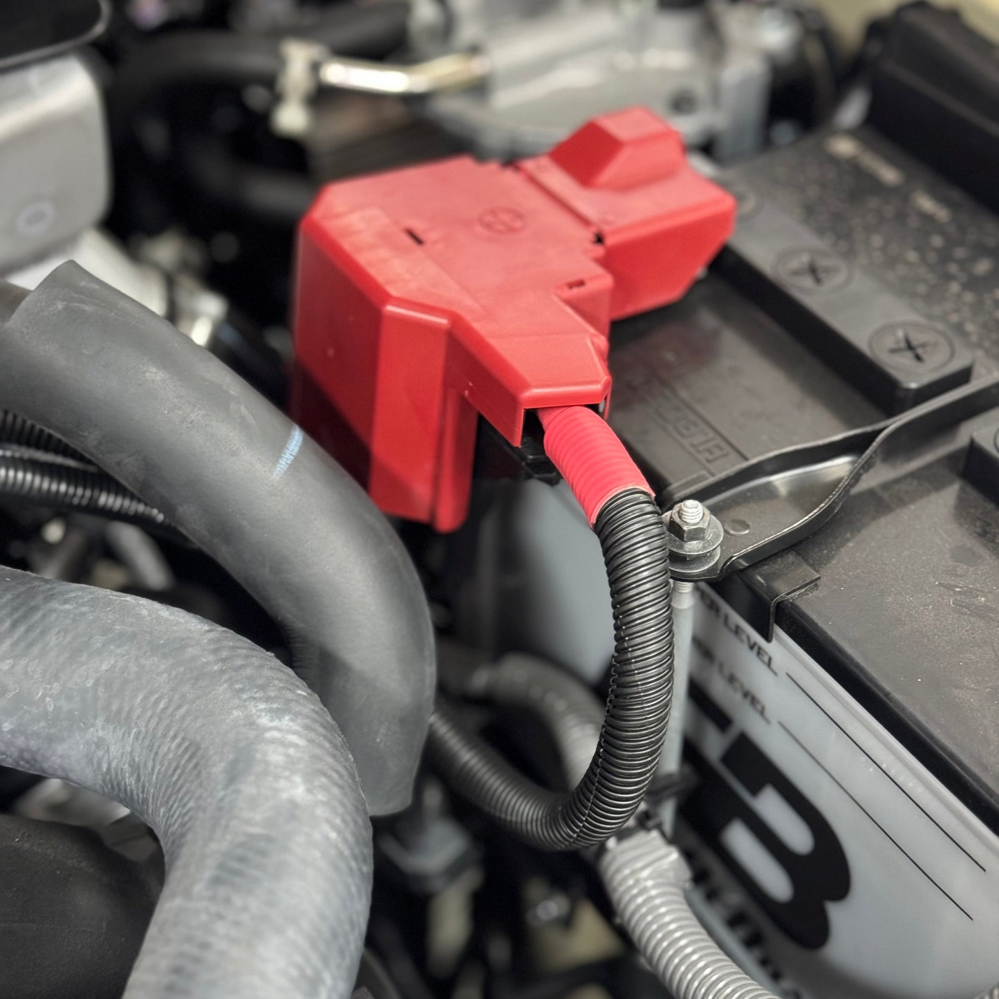 500A Remote Winch Isolator Kit - Behind Air Box