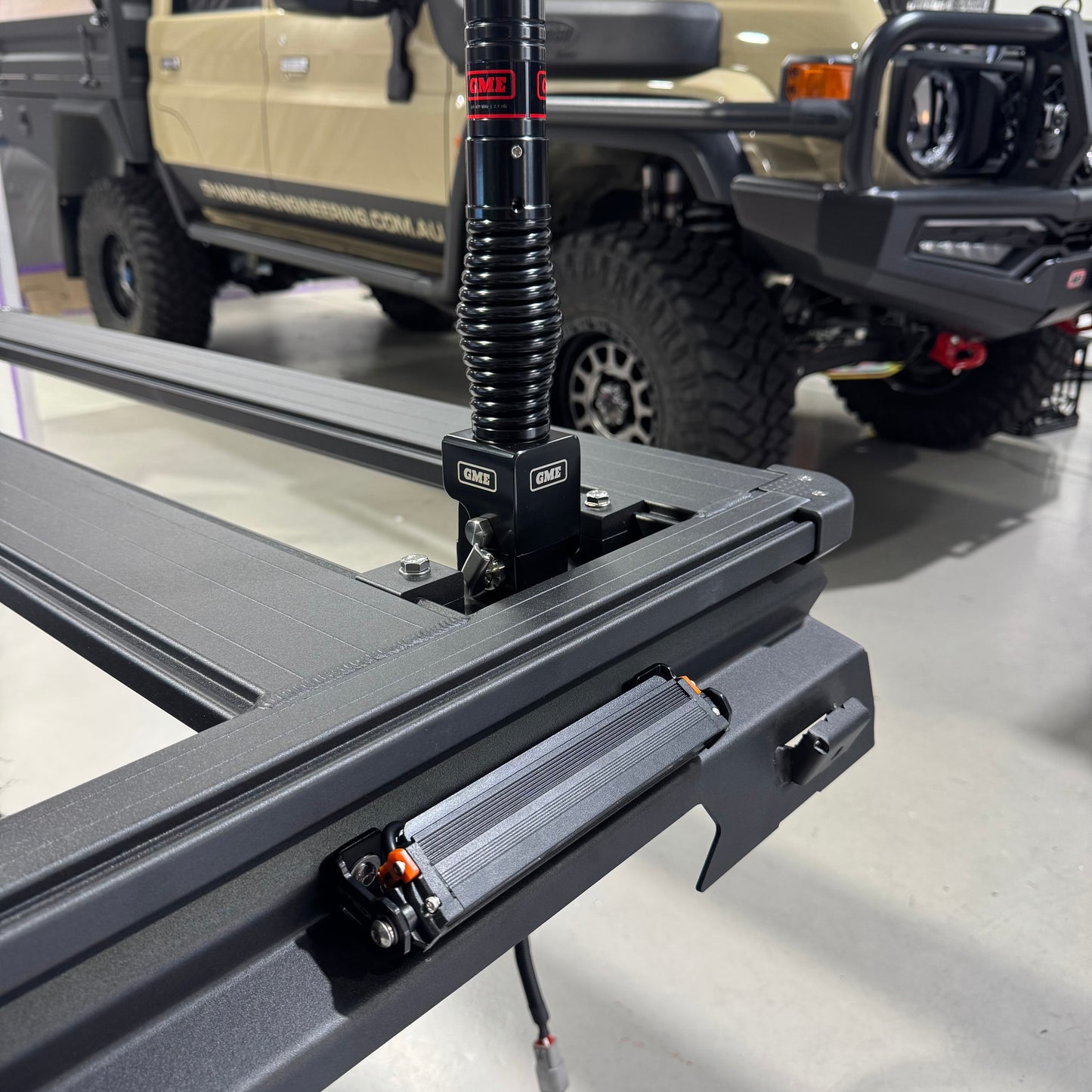 ARB Base Rack Folding Antenna Mount