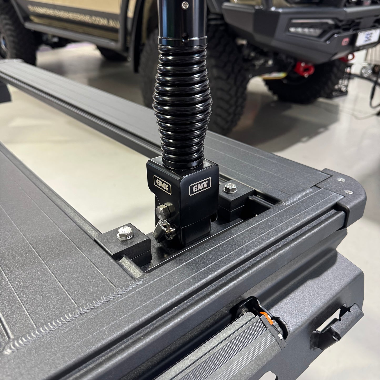 ARB Base Rack Folding Antenna Mount
