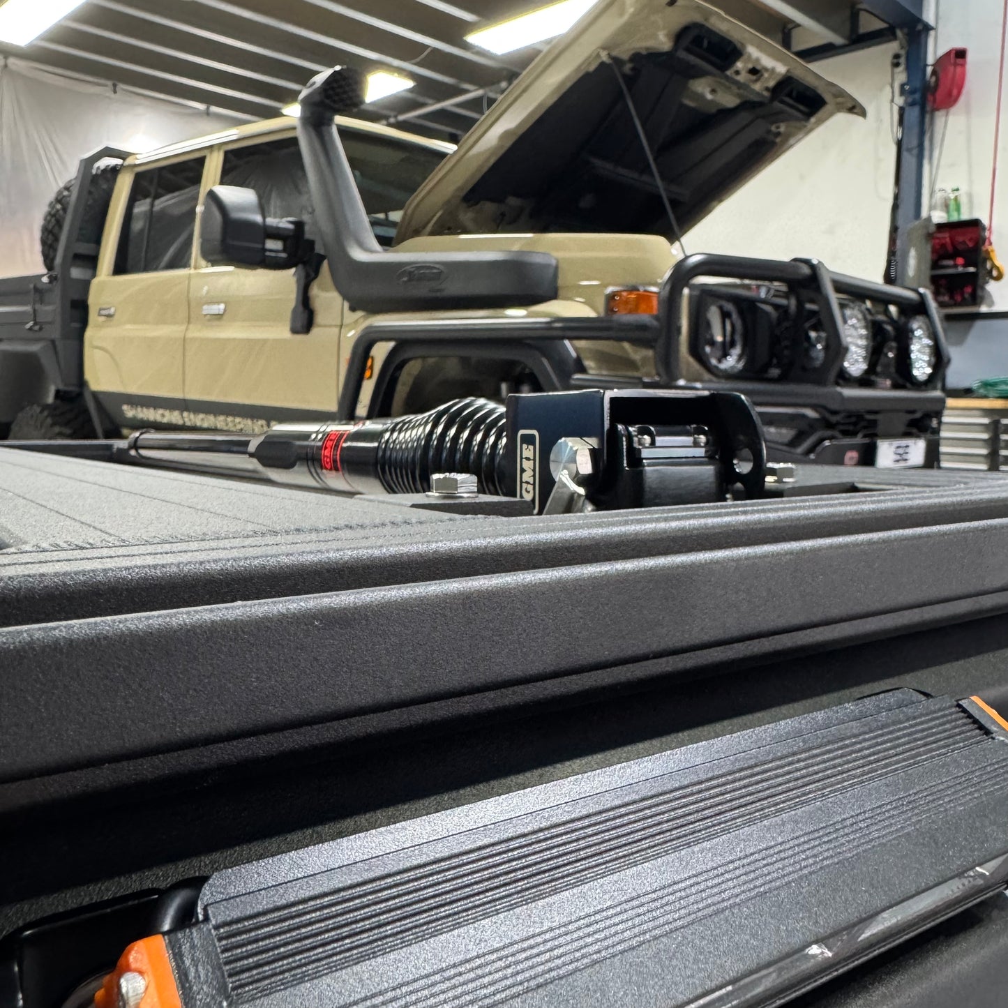 ARB Base Rack Folding Antenna Mount