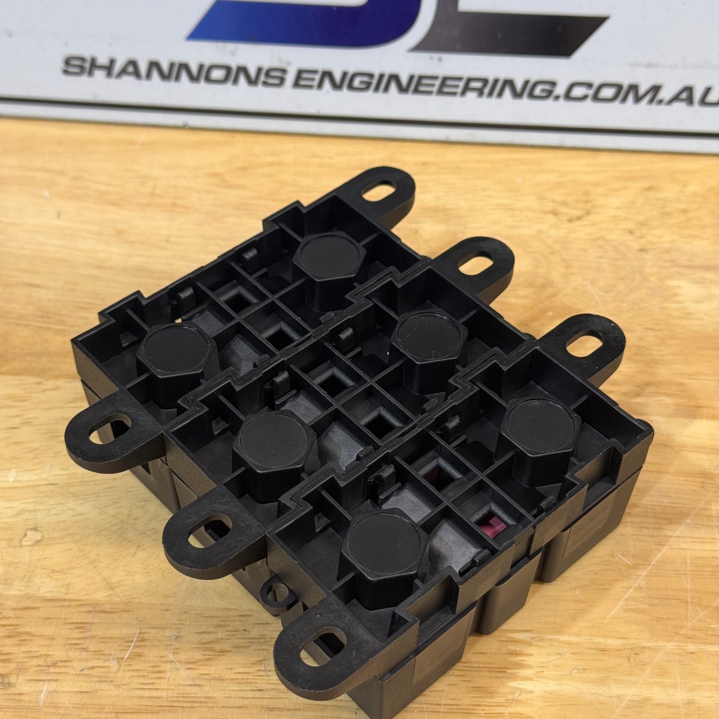 Enclosed Mega Fuse Holder